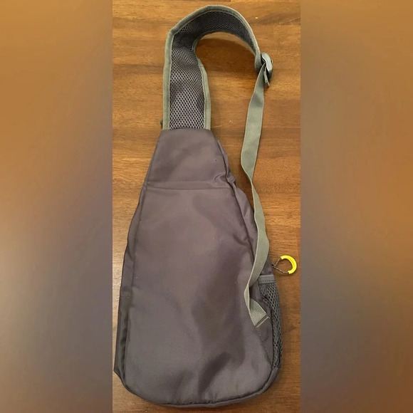 NWOT Unisex‎ Slingpack Bag Nylon - Picture 2 of 3